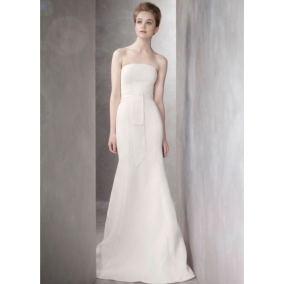 NEW Vera Wang mermaid wedding gown - Picture 2 of 6
